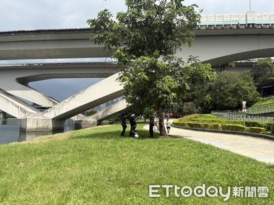 新店碧潭1男子落水載浮載沉 命危送醫救回身分待查