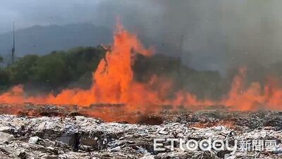 「水不夠了」大火狂燒紙廠上千噸廢紙受損　中華紙漿回應