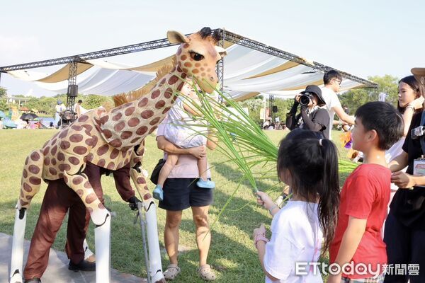 ▲第7屆台南市兒童藝術教育節在台南文化中心假日廣場登場，9所學校團隊帶來舞蹈、音樂及傳統藝術演出。（記者林東良翻攝，下同）
