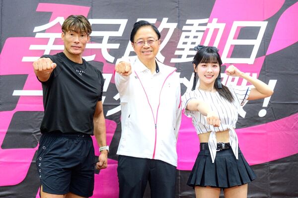 ▲桃園市長張善政與首位全民運國際交流大使糸井嘉男（左）、全民運推廣大使籃籃呼籲全台民眾走出戶外動起來。（圖／市府新聞處提供）