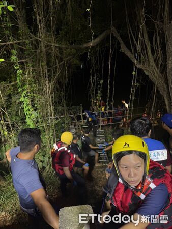 ▲台南市歸仁區一處水塘發生溺水事故，菲律賓籍男性移工捕魚時落水失蹤，消防人員到場搜救，惟人找到已明顯死亡。（記者林東良翻攝，下同）