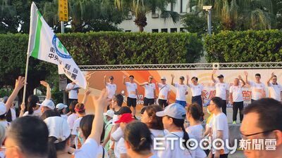 長庚創院50週年號召全民一起動 1.6萬人清晨總統府前開跑