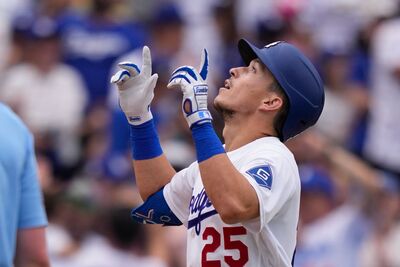 道奇橫掃巨人收4連勝!艾德曼開轟追平 大谷翔平板凳舉手慶祝