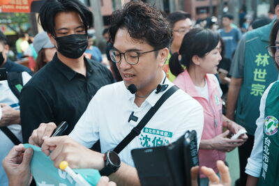 沈伯洋曾遭老師點名「你死定了」 嚇回17字網笑翻