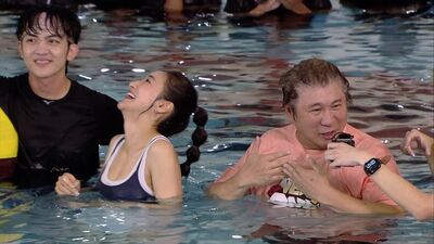 胡瓜「出去太久想家」宣布回《發發發》 跟女粉比基尼親密接觸