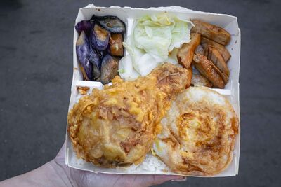 主食任選配4菜均一價70元!台中懷舊便當店 熱湯紅茶免費喝
