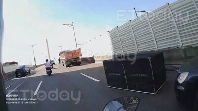 獨/北市大直橋死亡車禍!砂石車撞倒機車 女騎士爆頭亡