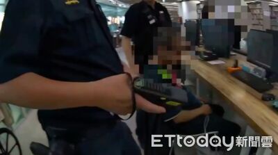 醉男圖書館內疑持刀切水果!警勸離被嗆:靠X…一查竟是通緝犯