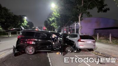 台中阿法半夜連撞3車「橫擋路中」 警察來了毒駕駛還在ㄎㄧㄤ