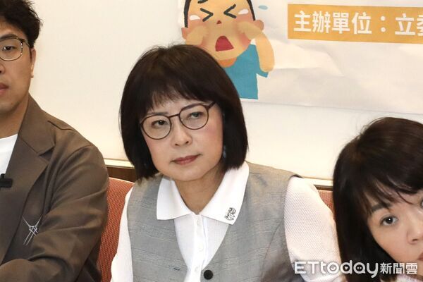 ▲▼ 沈伯洋、林月琴、簡舒培市府開罰重、家長訴訟痛、漏洞補不動記者會  。林月琴（圖／記者劉耿豪攝）