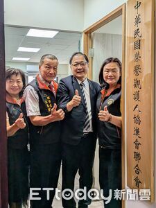 司法保護力量靠更近!鄭銘謙揭牌榮觀新址 盼陪更多人再出發