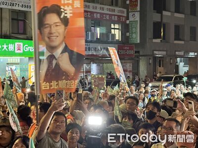 直擊/洋流又擠爆了! 沈伯洋直搗本命大同區人潮塞滿延平北路
