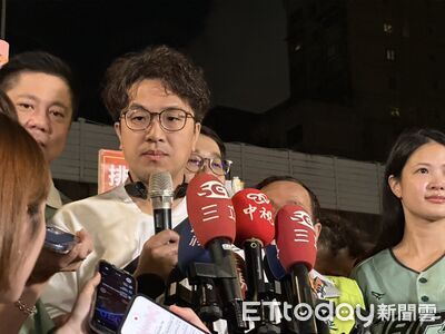 直擊/沈伯洋聲音沙啞道歉了! 不斷提醒支持者離馬路近注意安全