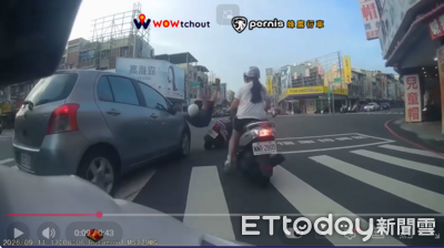 台南阿北鬼切被撞飛!四腳朝天重摔畫面曝 機車沒人騎狂衝40米