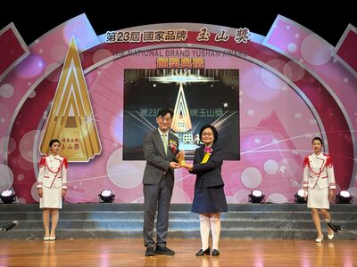 台中銀行榮獲國家品牌玉山獎三大殊榮 AI賦能與數位金融卓越創新