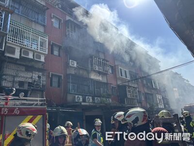 快訊／新莊民宅火警「3F濃煙竄出」！　警消急布水線灌救