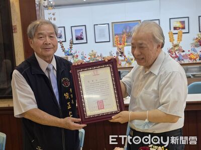 牙醫師侯桂林返鄉辦花卉攝影展　43幅作品台南三寮灣東隆宮展出