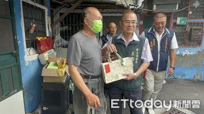 台南勞工局攜手5大總工會 訪視4名職災勞工發放12萬元慰問金