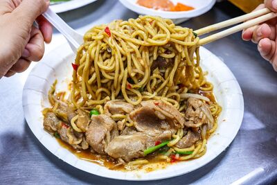 桃園深夜羊肉炒麵開到凌晨3點 單人版藥膳羊肉爐香而不羶