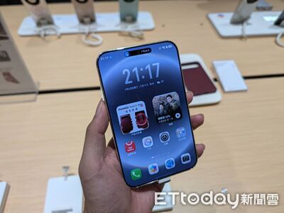 iPhone Duo 掀起新浪潮？直擊「寬螢幕」手機的 2 種新變體