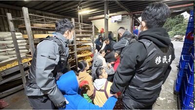 大溪某豆干廠耍陰招!廢止登記暗找20非法移工...移民署一鍋端