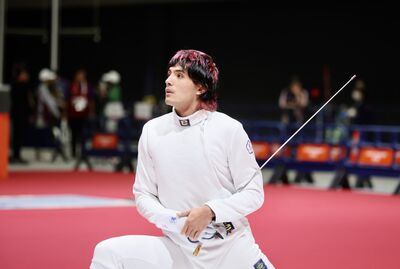 亞運擊劍/14平關鍵分換招失誤!混血劍客葛屹盧16強飲恨自責太笨