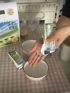 純牛奶倒出來是清水！　消費者嚇得直摳喉嚨嘔吐