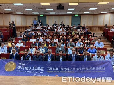 諾貝爾物理學獎得主現身中教大 數百師生擠爆聽講「石墨烯」