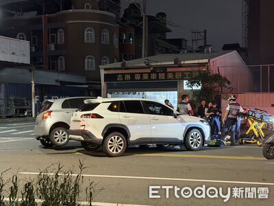 高雄女違規「鬼轉」連撞 騎士慘變夾心餅