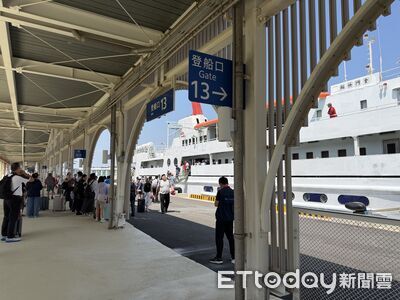 中秋返鄉多一條路!台中專船首停金門水頭港 240名旅客順利抵金