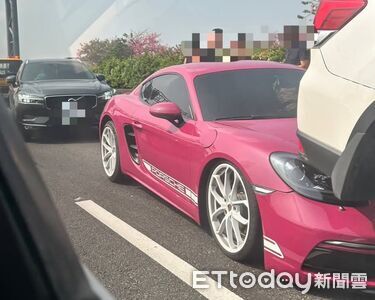 400萬桃色保時捷追撞「休旅突被鏟高」 國道連環撞畫面曝光
