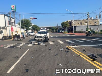 中秋節疑「闖紅燈又酒駕」!苗栗竹南3車連環撞 車殼碎片炸滿地