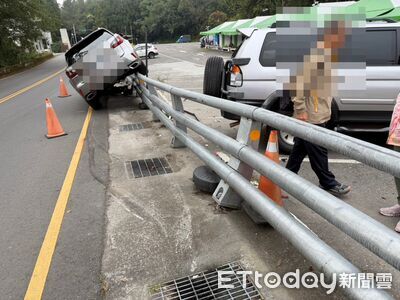 南投台14甲線車禍!女駕駛自撞衝上護欄 現場畫面曝