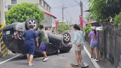 拜票出意外!田尾前鄉長夫妻車禍「4輪朝天」受困 搶救畫面曝