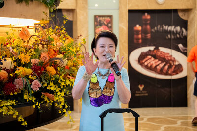 74歲資深女星「3兒都住美國」曝全家中秋傳統 與日籍媳約大阪團聚