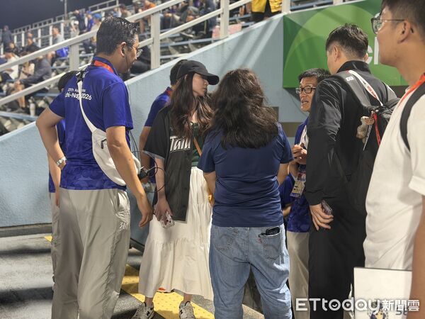 [新聞] 快訊／亞運看台爆衝突！拿Taiwan毛巾遭日 - 八卦 - PTT.BEST 批踢踢爆文