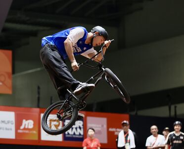台灣BMX史上第一人!鄭喬鴻闖亞運決賽淚崩 黃子鵬視訊打氣