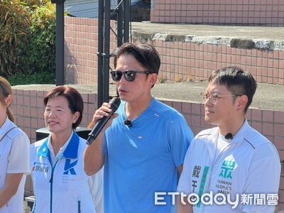游淑貞同台戴于文 黃國昌:期待兩人當選一起讓花蓮大步向前
