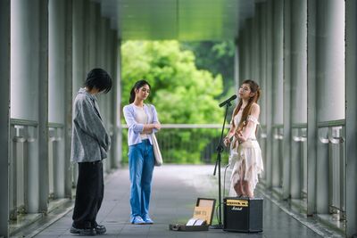 雷嘉汭拍MV突然落淚「完全不在劇本內」!她一開口唱歌全場情緒變了