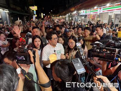 沈、蔣跑攤強碰!中庄仔福德宮董事長力挺沈伯洋 怨蔣萬安選舉才來
