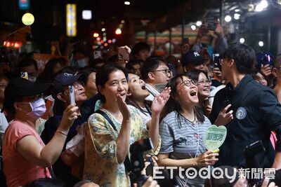 洋流對尬萬安旋風！　沈、蔣福德宮晚宴搶掃百桌同場不同台