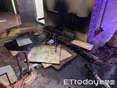 高雄逆子中秋前夕放火燒自家!「砸汽油彈」門口全燒黑