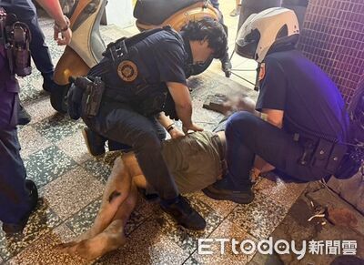 桃園赤腳男遇警狂奔20米滑倒被壓制 口袋搜出安非他命