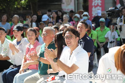 媒體人:沈伯洋年初還是法西斯、獨裁先鋒 要選舉就裝一副暖男樣