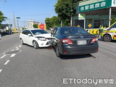 快訊／台南佳里子龍廟前「2車對撞」　3大2小受傷送醫