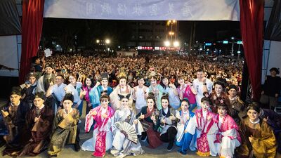 中秋戲曲之夜! 3千人觀賞唐美雲、許秀年演出《龍鳳情緣》