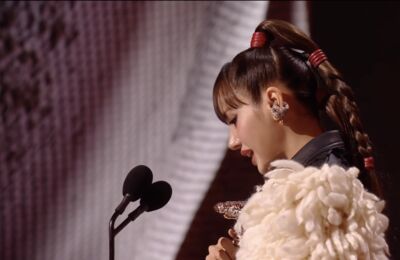 Lisa「打破KPOP紀錄」上台哭了!泰勒絲奪VMA最大獎…感言有洋蔥