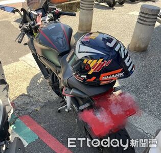桃園24歲重機男掛偽牌上路...違停遭舉發露餡 警攔查再抓無照