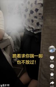 空服員下跪求乘客「踹一腳也好」　東航稱高度重視但「還沒有結果」
