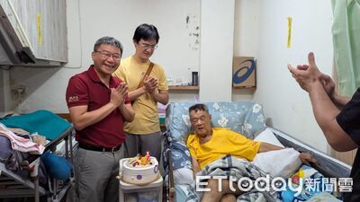 高雄10連霸里長「狄老大」病逝 議員哀悼:前天才大口吃蛋糕